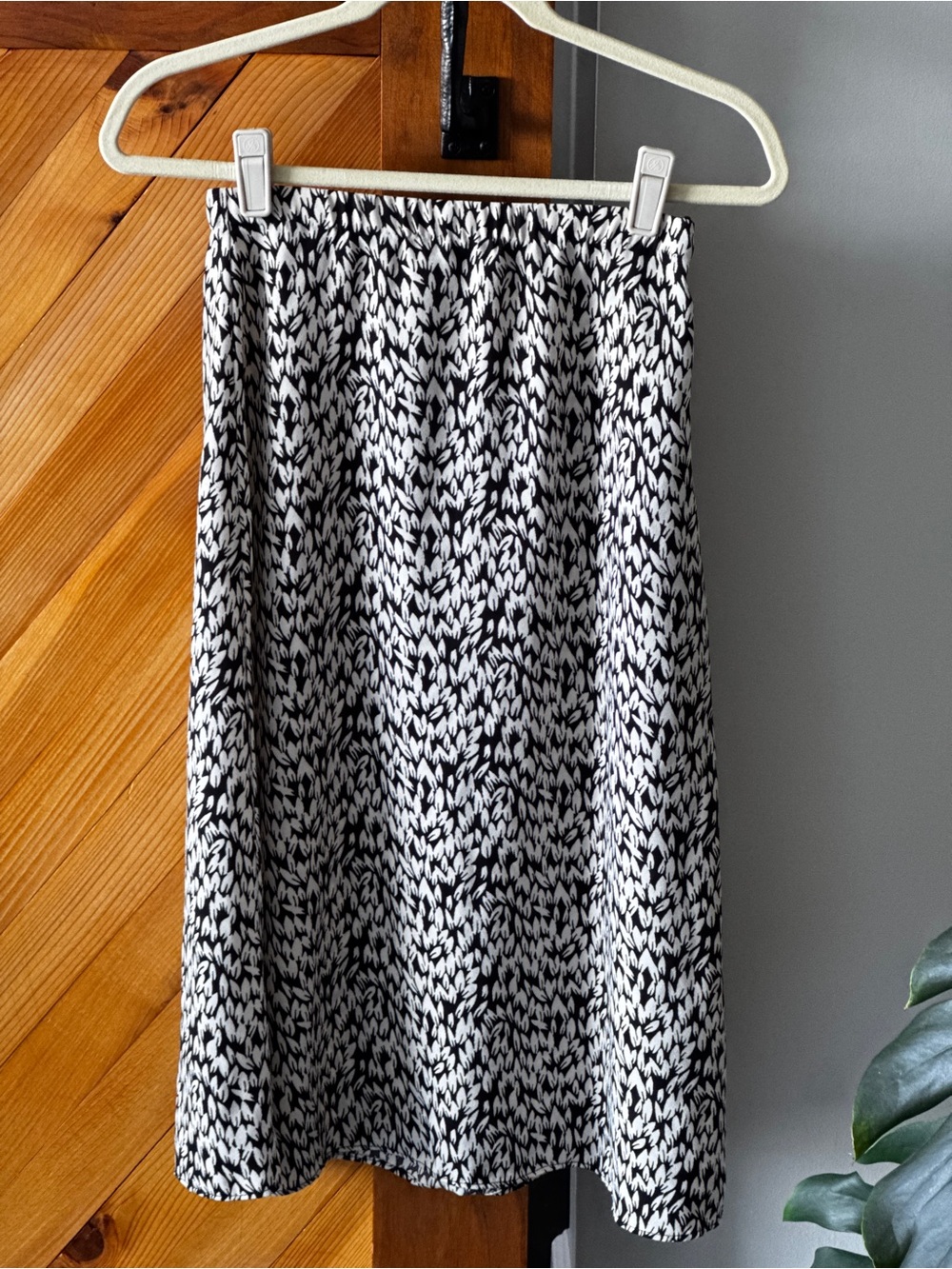 Carmen Marc Valvo Blue White Feather Print Skirt XS